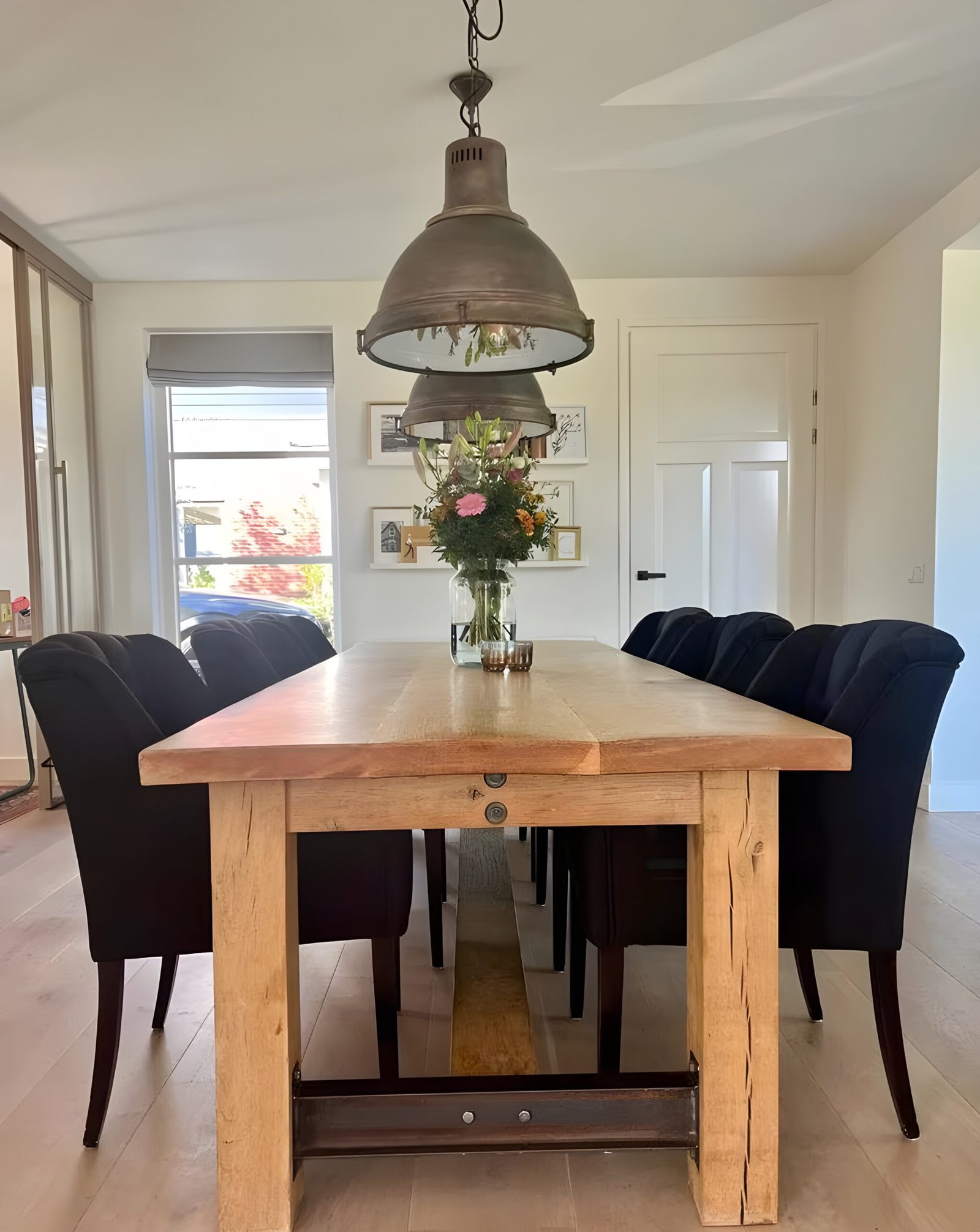 Eetkamertafel met stoelen