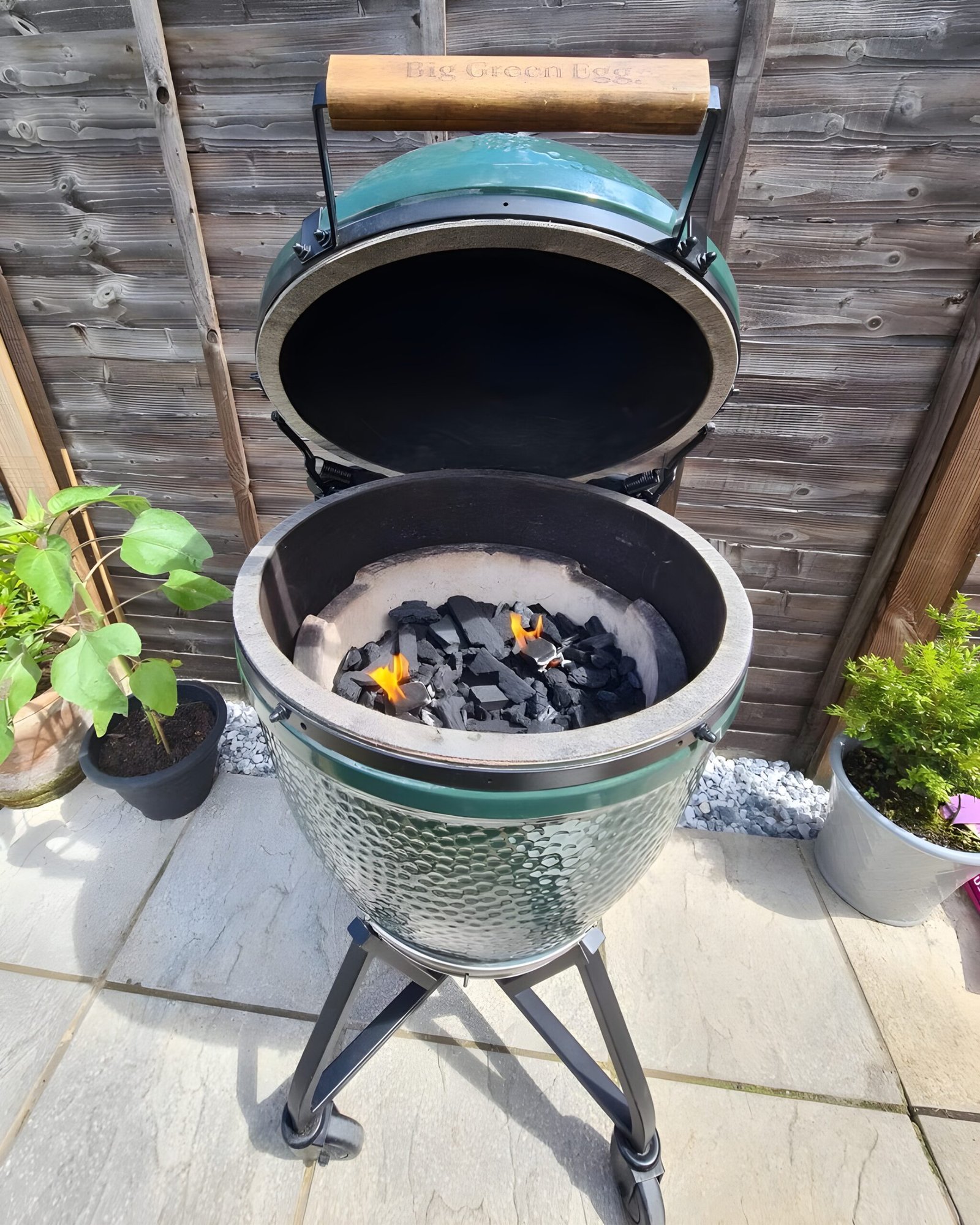 Big Green Egg op terras